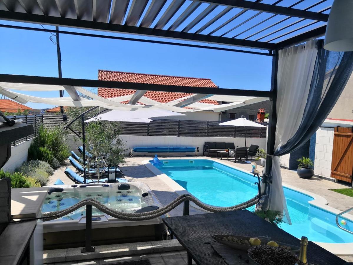 Deluxe Apartman Porto Trogir Exteriör bild
