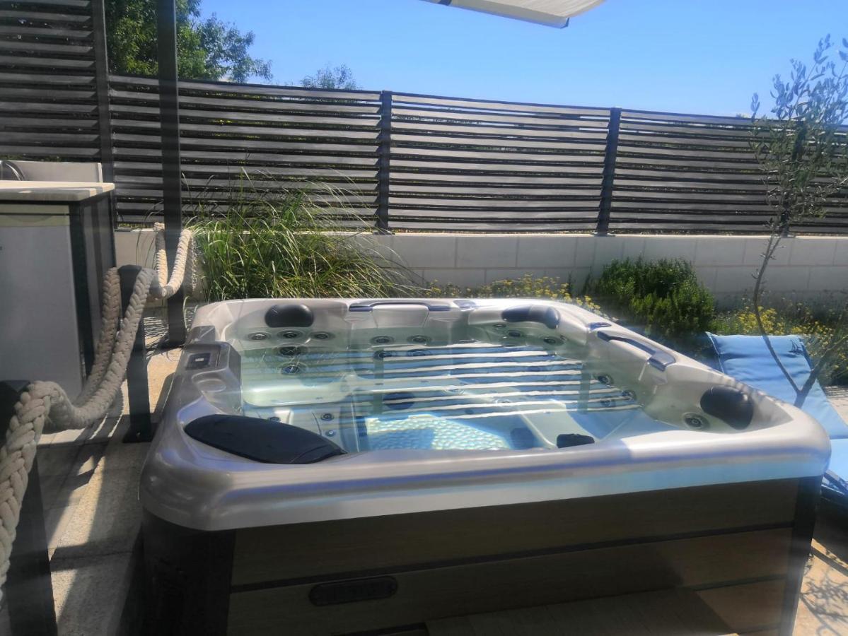 Deluxe Apartman Porto Trogir Exteriör bild