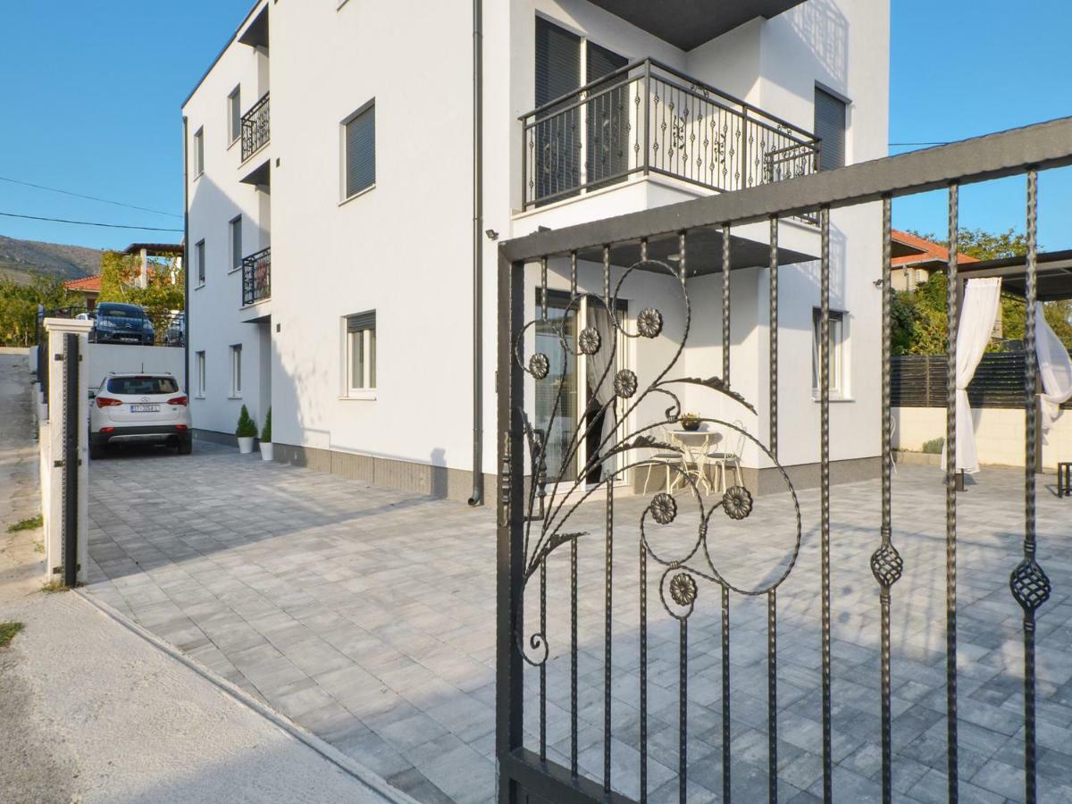 Deluxe Apartman Porto Trogir Exteriör bild