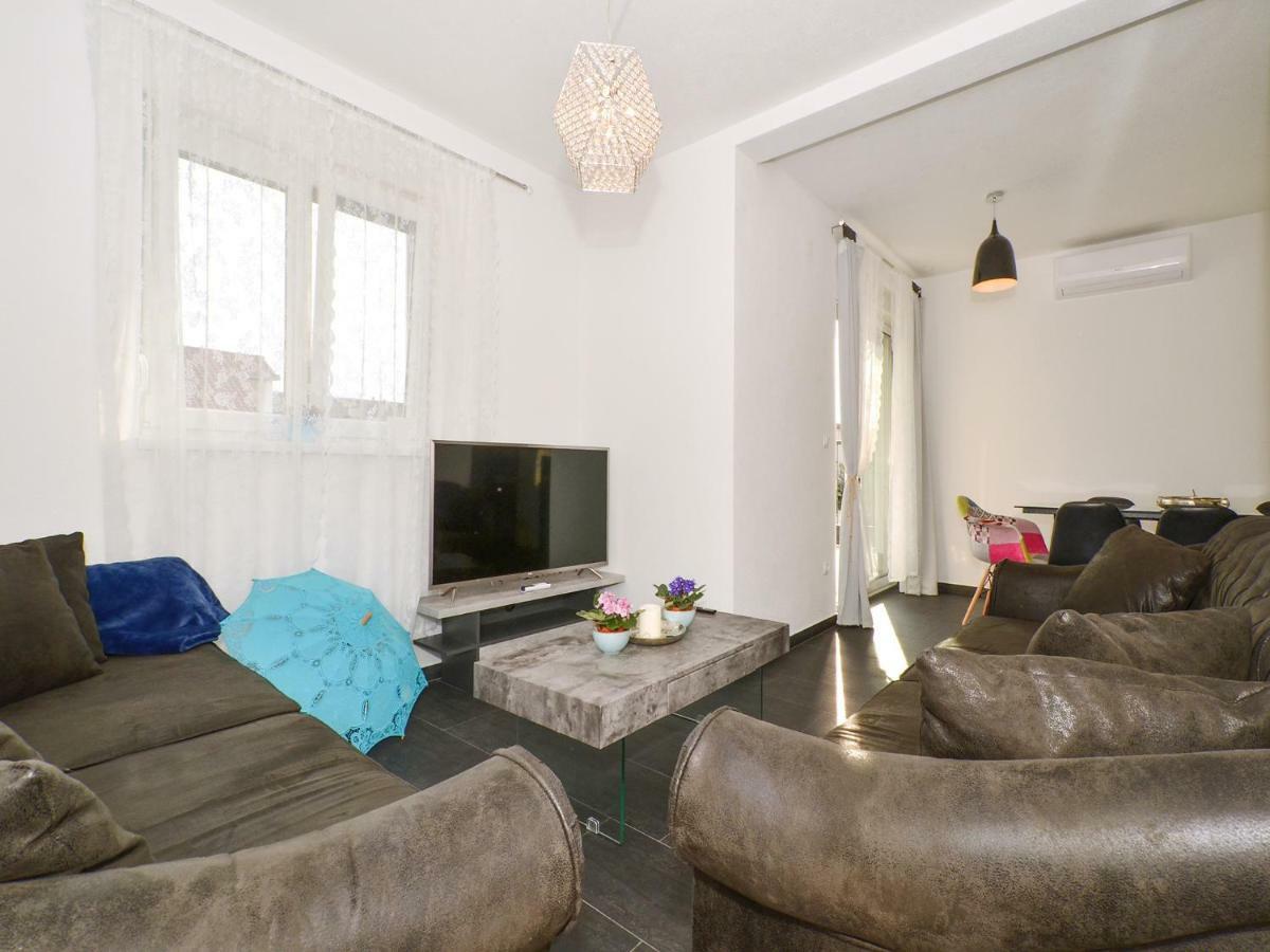 Deluxe Apartman Porto Trogir Exteriör bild