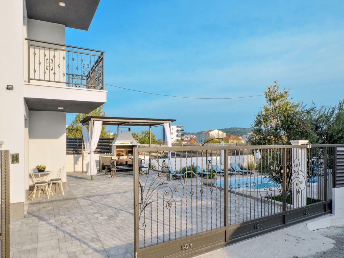 Deluxe Apartman Porto Trogir Exteriör bild