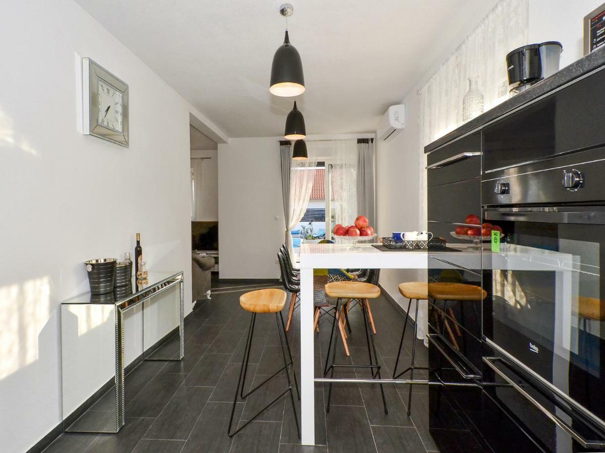 Deluxe Apartman Porto Trogir Exteriör bild
